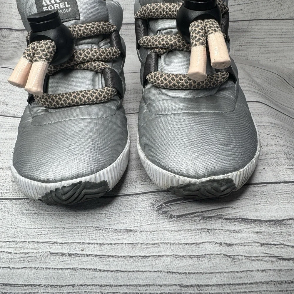 Sorel‎ Women Out N About Puffy Lace Boots Gray Winter Outdoorsy Modern Silver 6